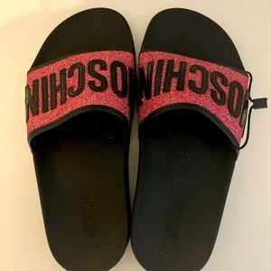 Moschino Authentic slides Fuchsia Glitter And Size 6. NW